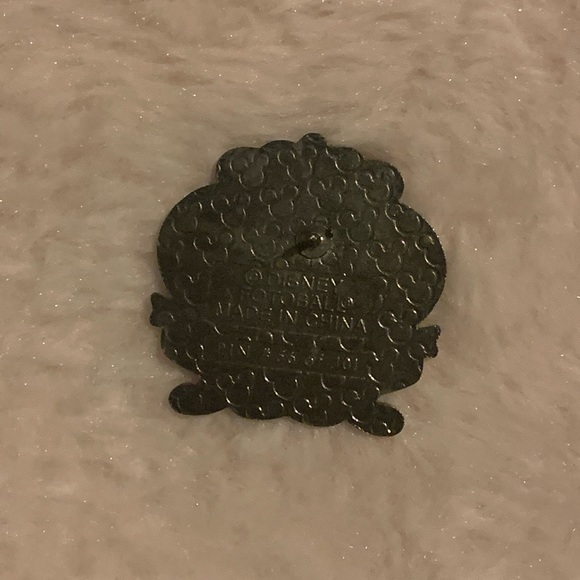 Cinderella and Prince Charming pin - Picture 2 of 2